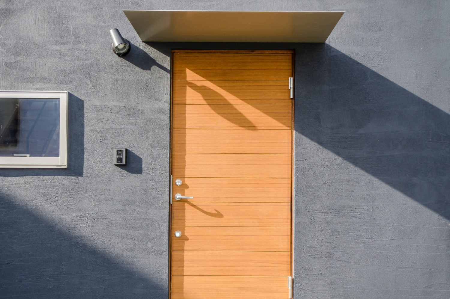 玄関ドア 青梅市でガラス修理のことなら窓建へお任せください